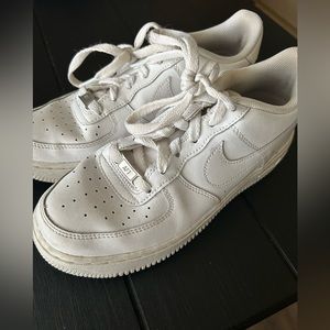 Nike AF1 size 6Y (fits 7.5 women’s)